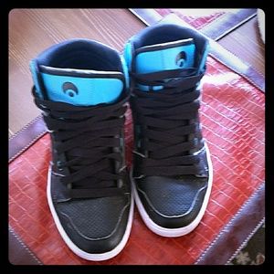 I am selling some 0siris shoes